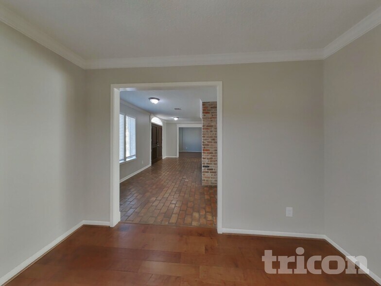 Building Photo - 5523 Foresthaven Dr