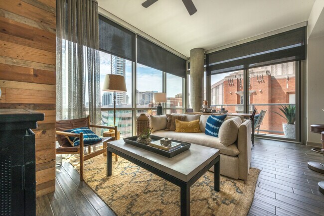 Building Photo - Luxuriously Rustic Paradise