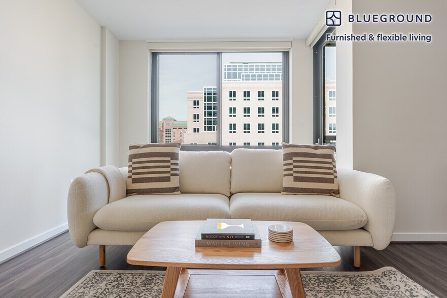 Building Photo - 3444 Fairfax Dr