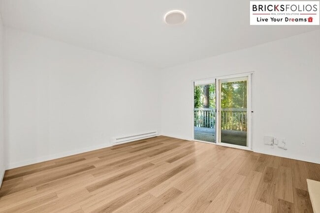 Building Photo - Live Steps from Microsoft | Stylish 2BR Condo with Fireplace & Parking