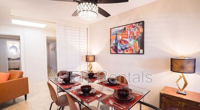 Building Photo - 5301 E Waverly Dr