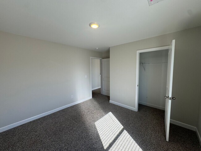 Building Photo - New Construction Community Home with 5 BEDROOMS!