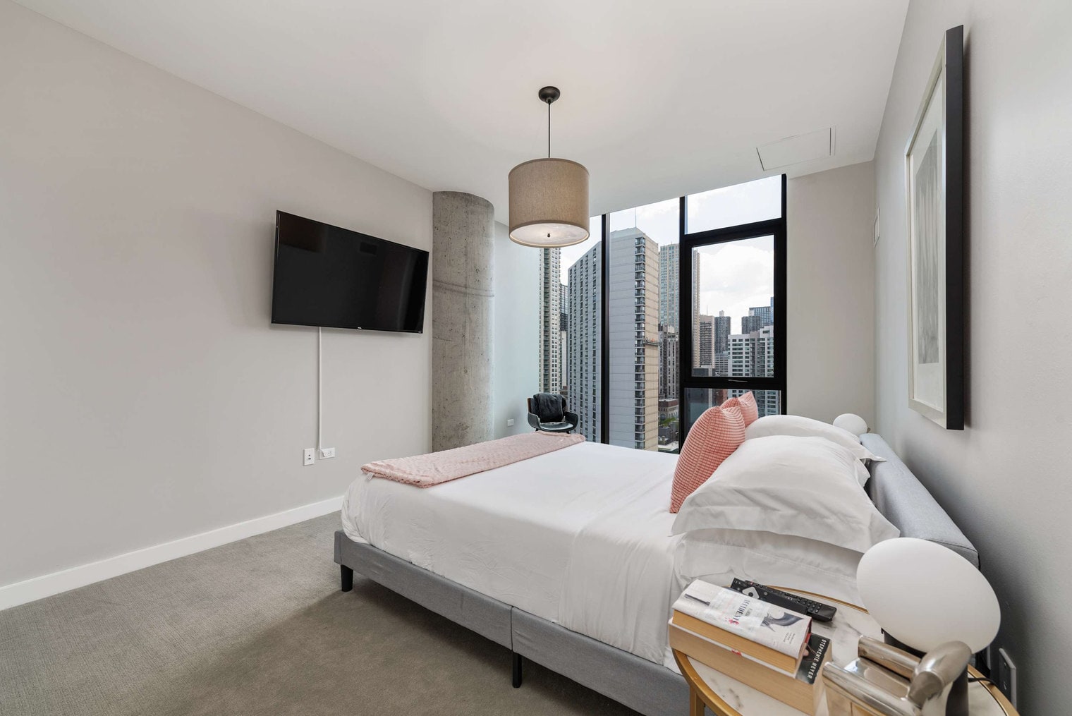 Building Photo - 823 N Clark St