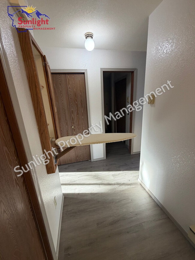 Building Photo - Updated 2-Bedroom Condo in the Heights – Garage, Balcony & Views