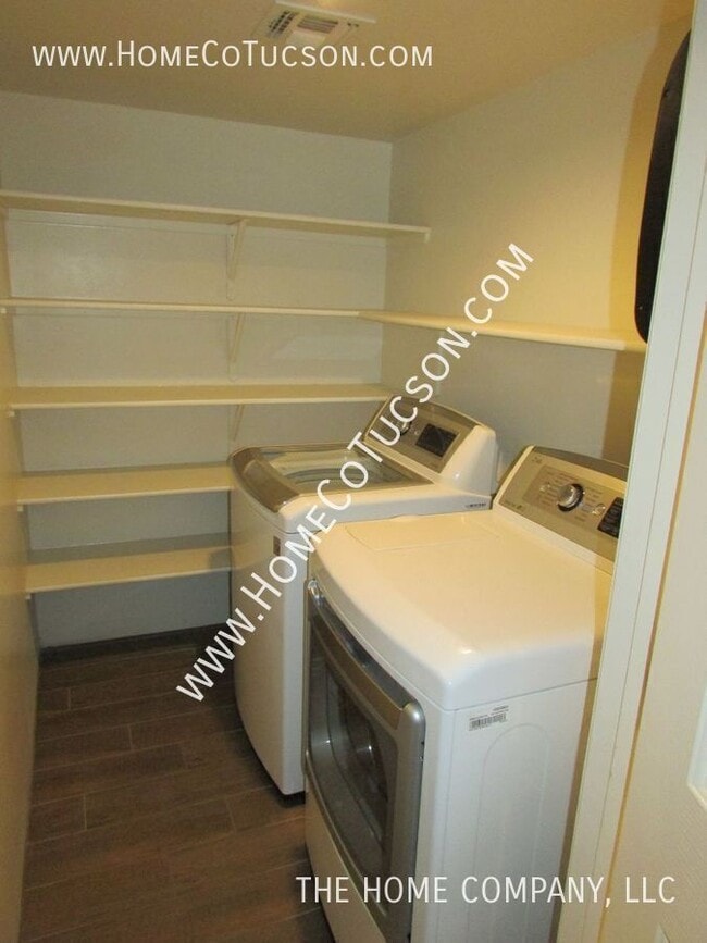 Building Photo - 3668 N Royal Prince Ct