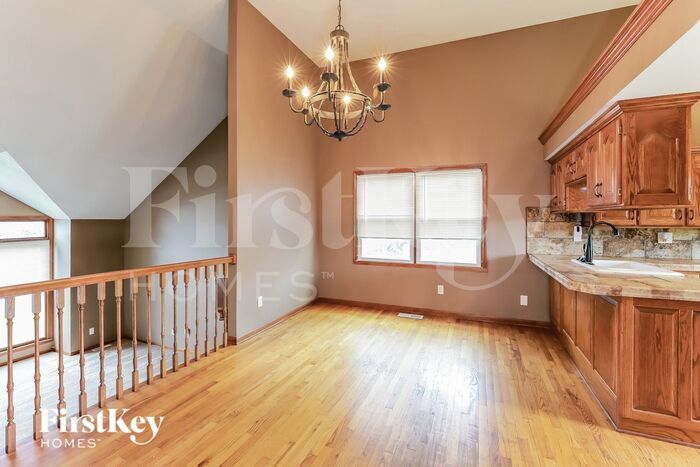 Building Photo - 1824 SW Pinecreek Ct