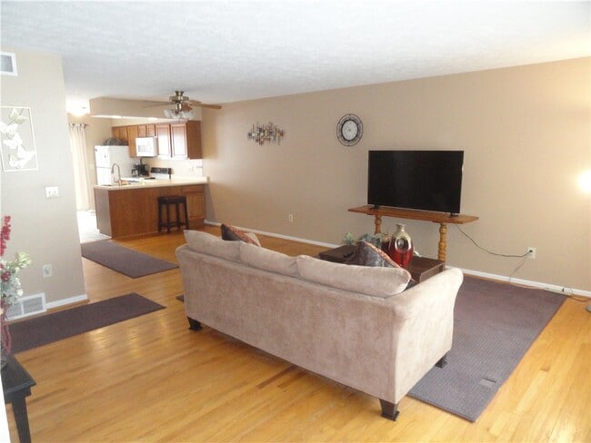 Building Photo - 64 Greenway Blvd