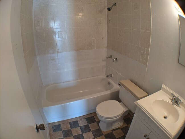 Building Photo - 3 Bedroom, 2 Bathrooms Apartment with Water View