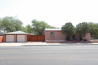 Building Photo - 1202 N Tucson Blvd