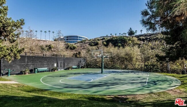 Building Photo - 5350 Playa Vista Dr