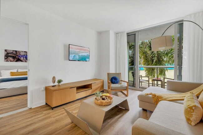 Building Photo - 2602 E Hallandale Beach Blvd