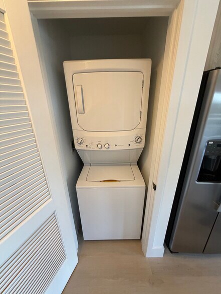 Building Photo - 406 N 20th Ave