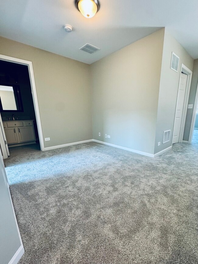 Building Photo - 404 N Patriot Dr