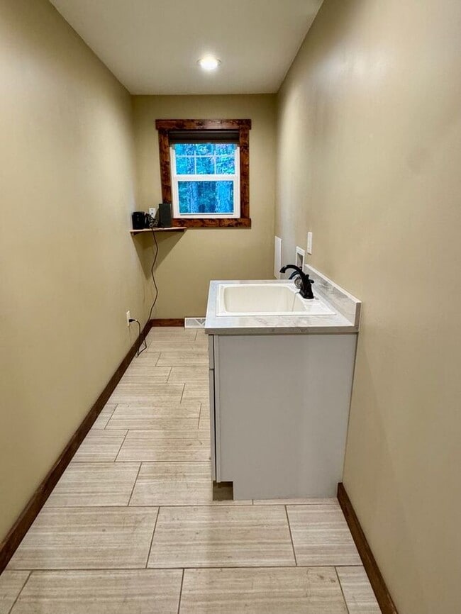 Building Photo - 3 bedroom home, Dowagiac Creek Waterfront,...