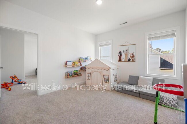 Building Photo - 2020 Moonraker Dr