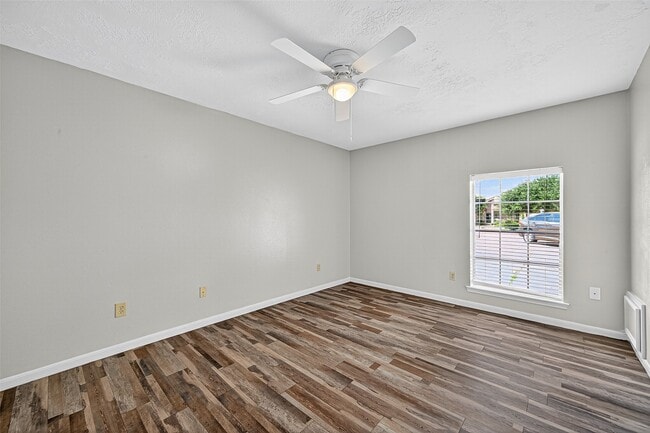 Building Photo - 3303 Palm Desert Ln