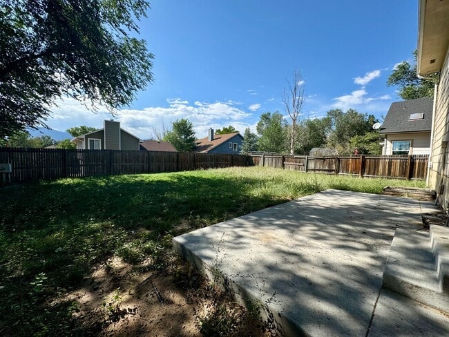 Building Photo - Lovely 3 bedroom/2 bath home in Fountain V...