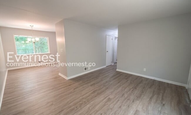 Building Photo - 1935 Lathrop St SE