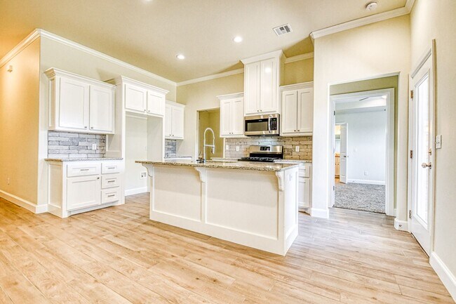 Building Photo - 3100 Pebble Pond Dr