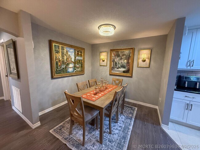 Building Photo - 1816 E Royal Tern Ln