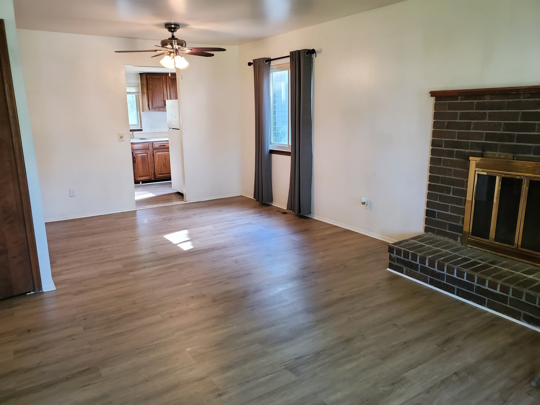 Dining room - 213 Potawatomi Blvd