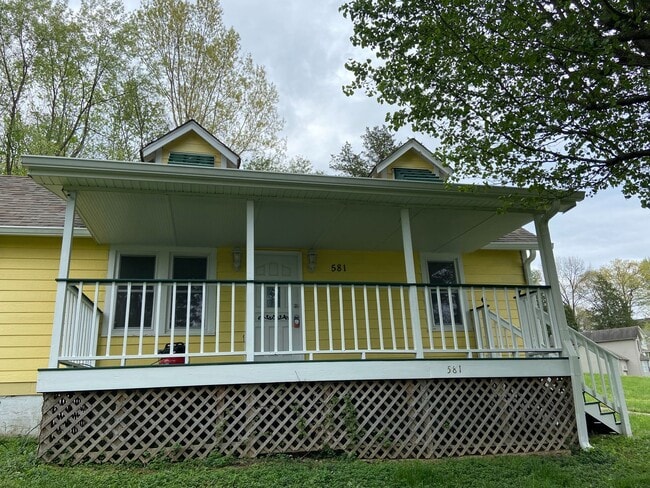 Building Photo - Spacious 3 Bedrooms Located in Hermitage /...