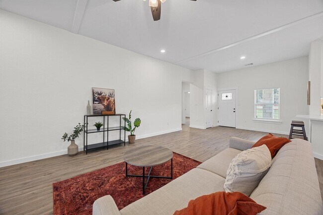 Building Photo - 17701 Village Dr