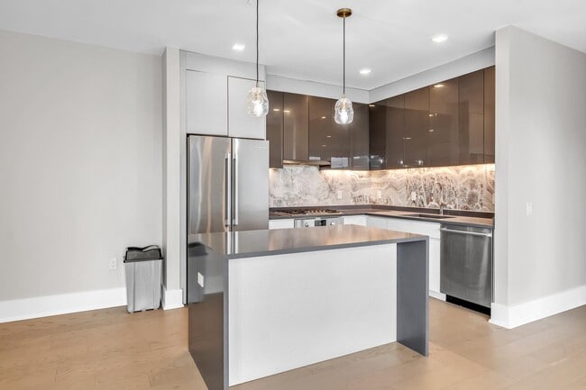 Building Photo - 7101 River Rd