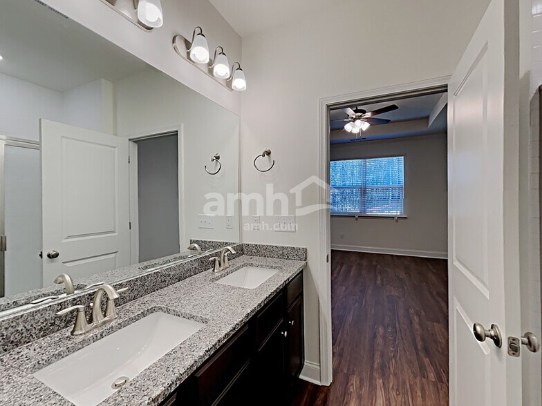 Building Photo - 7055 Creeksong Dr