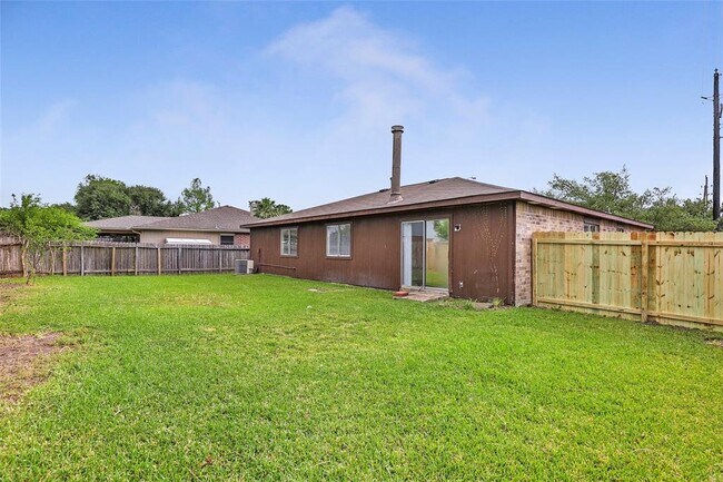 Building Photo - 18023 Lago Forest Dr