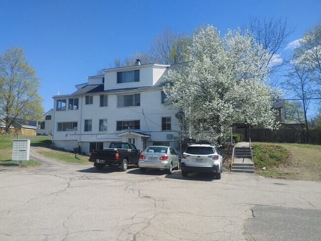 Building Photo - 65 Curve St