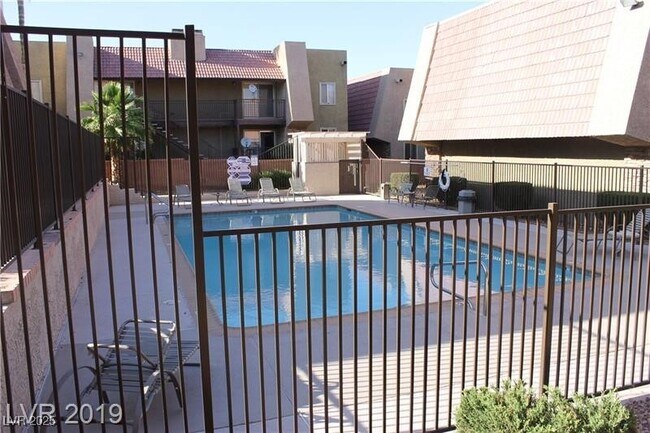 Building Photo - 4401 Alexis Dr