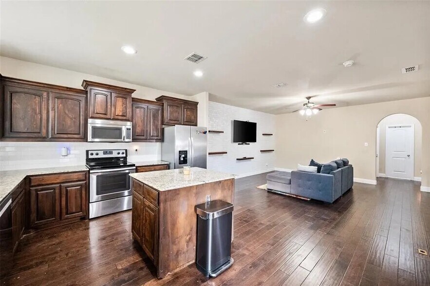 Building Photo - 2630 Villa Di Lago Dr