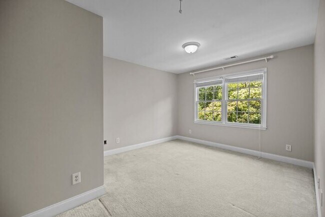 Building Photo - Beyond Stunning Home!