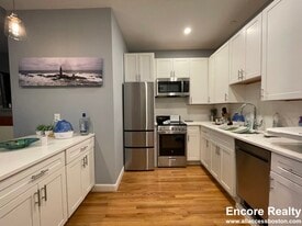 Building Photo - 468 Beacon St