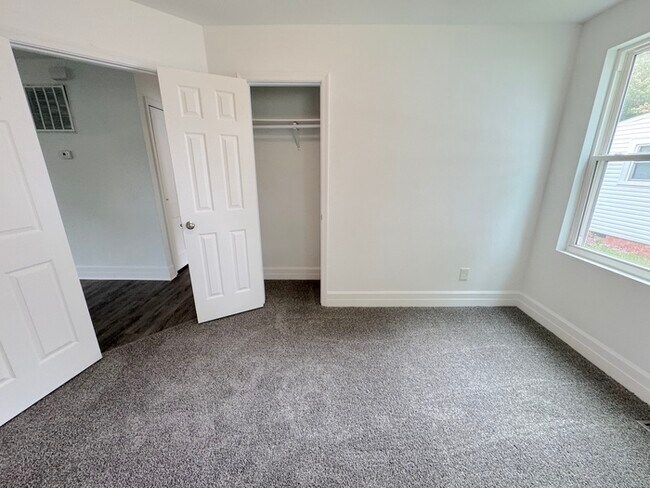 Building Photo - CHARMING 4-BEDROOM, 2-BATH COTTAGE-STYLE HOME IN HAMPTON, VA!