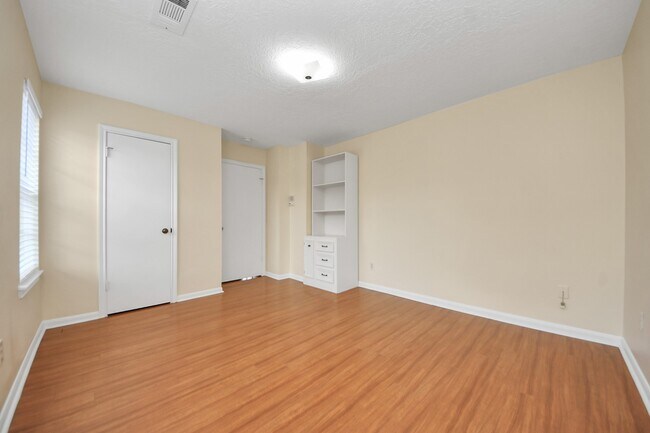 Building Photo - 11411 Briar Forest Dr