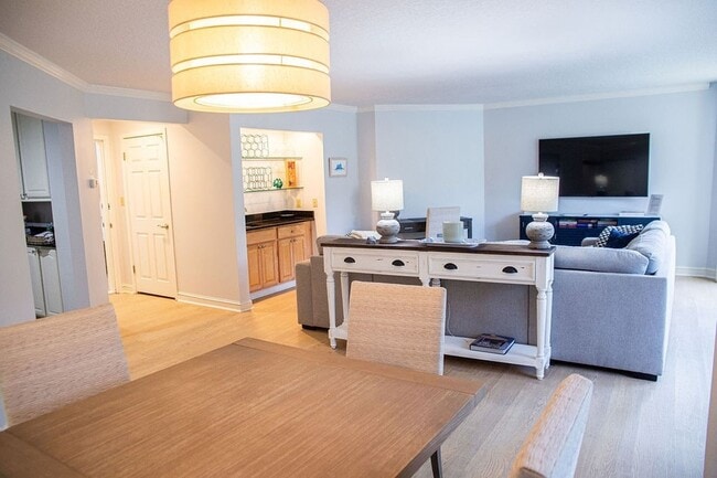 Building Photo - 2322 Boxwood Ln