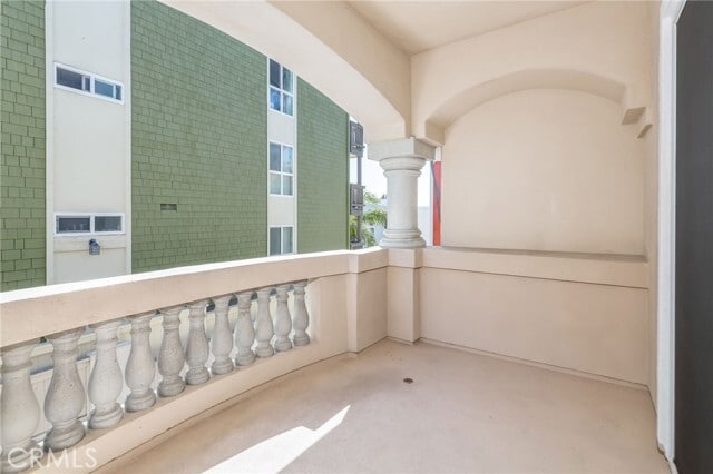 Building Photo - 520 Esplanade