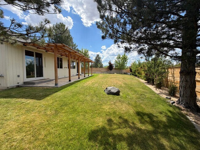 Building Photo - Beautiful Home in Stead!