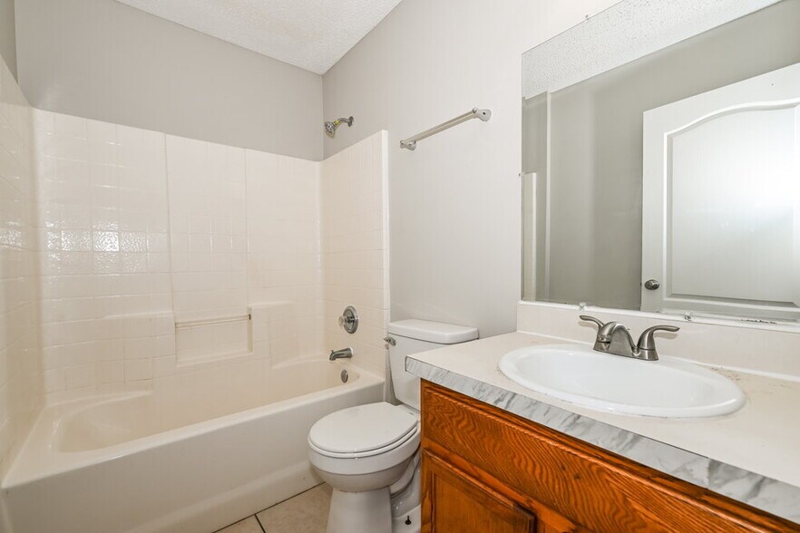 Building Photo - 14027 Crestwick Dr W