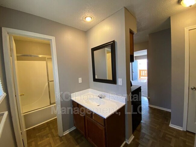 Building Photo - 561 N Somerset Terrace