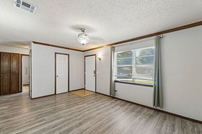 Building Photo - 3401 E Noble Dr