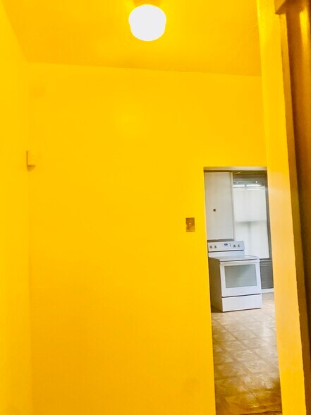 Building Photo - 336 Christian Ave