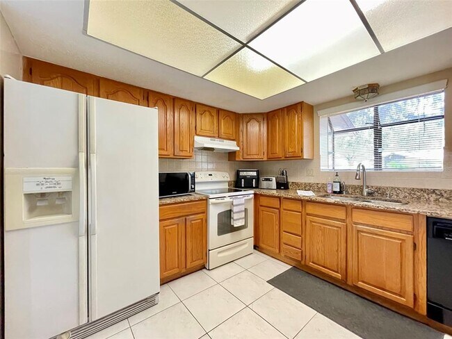 Building Photo - 3016 Oak Cove Dr