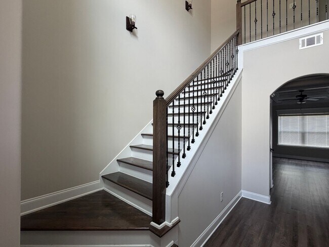 Building Photo - 3500 Hilltop Trl