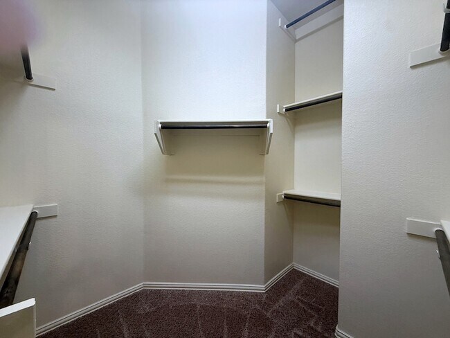 Building Photo - 1109 Abbey Ln
