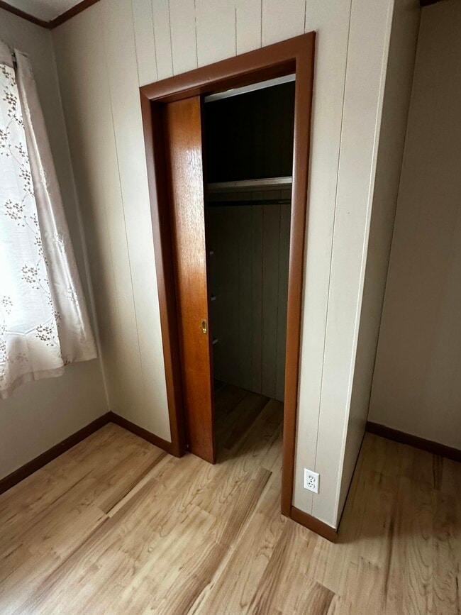 Building Photo - 240 E Main St