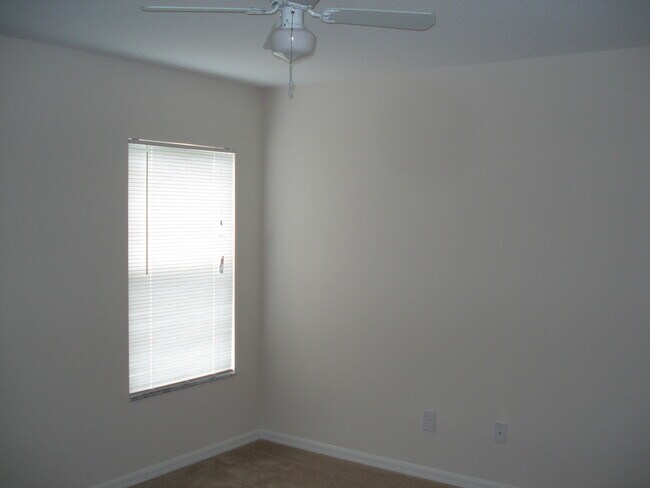 Building Photo - Eagle Creek at Lake Nona. 4/2.5 with Conservation View. Lawn Care Included with Rent!!