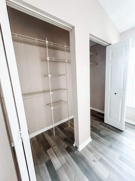 Building Photo - 5035 Sunridge Palms Dr